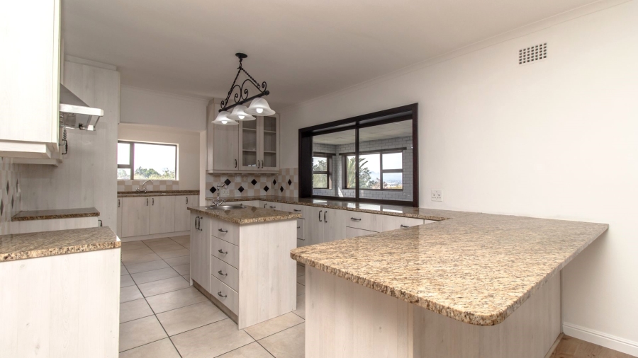 7 Bedroom Property for Sale in Loevenstein Western Cape